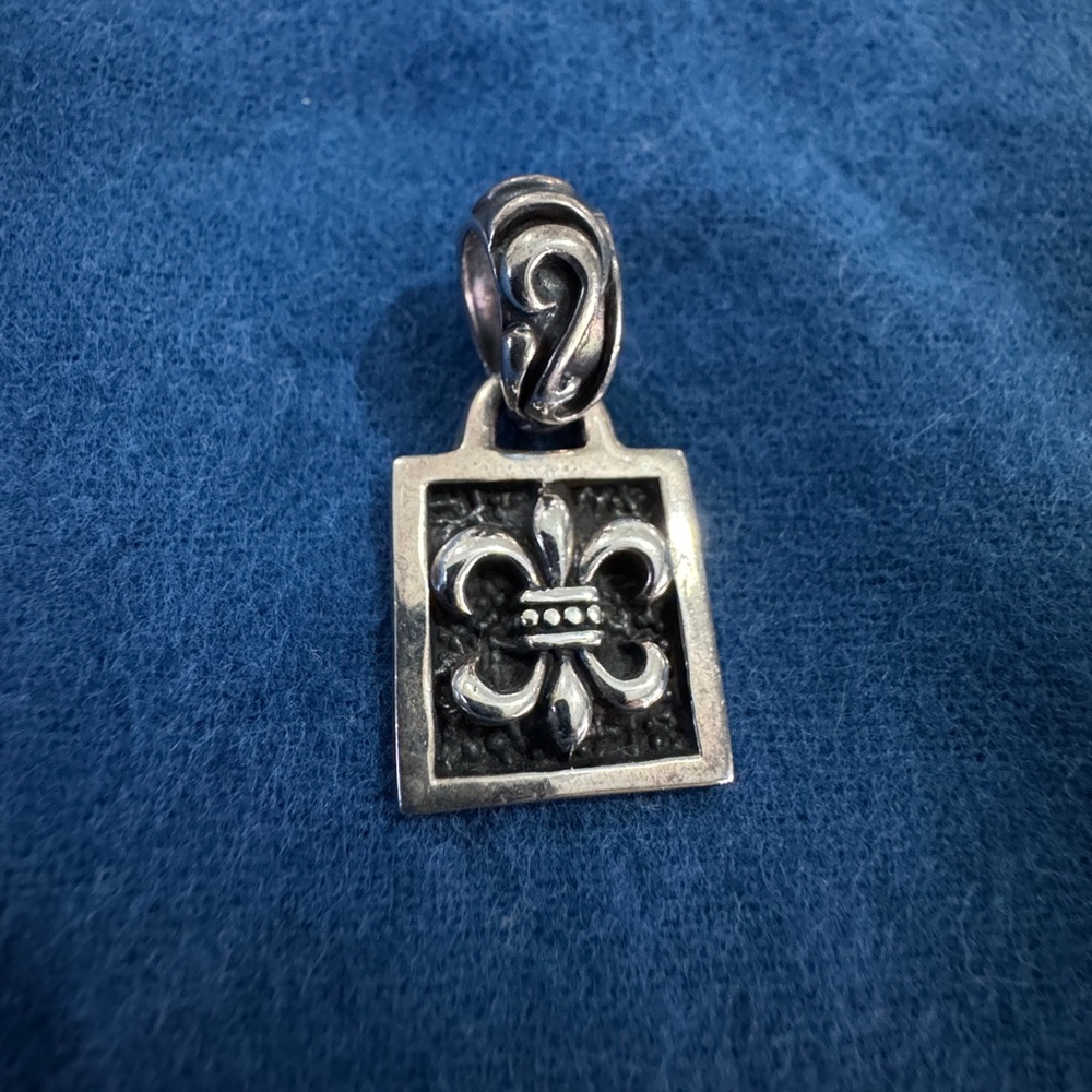 Silpada charm fleur de lis pendant